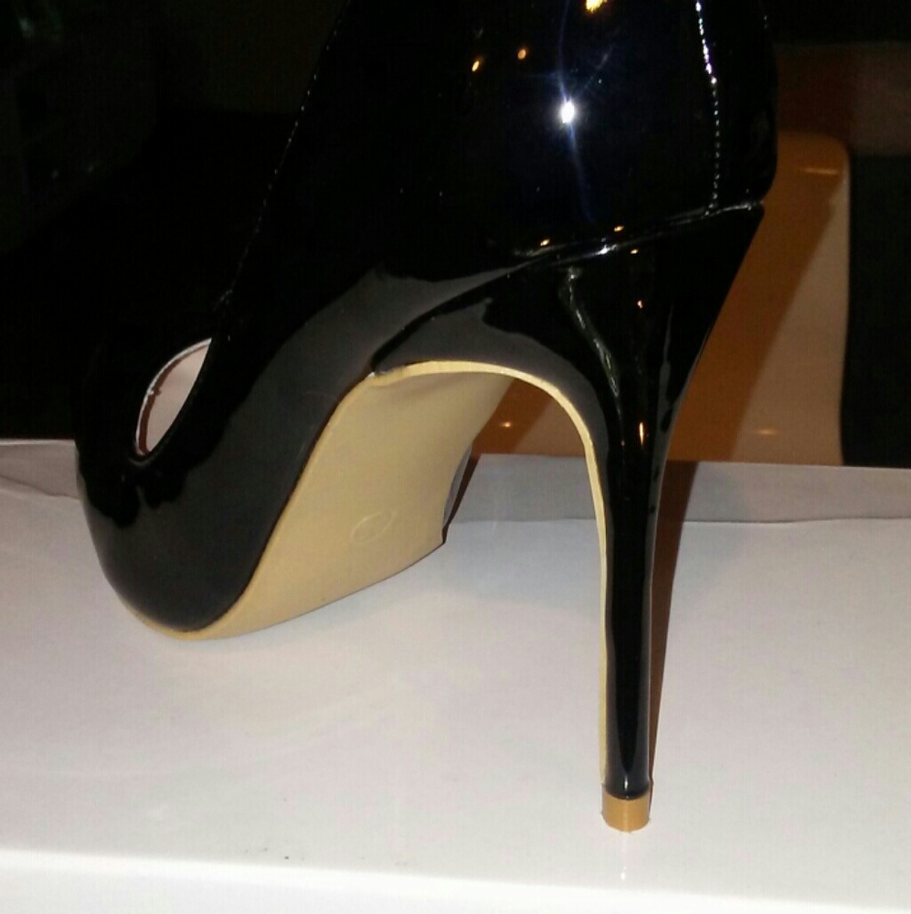 Black Pumps